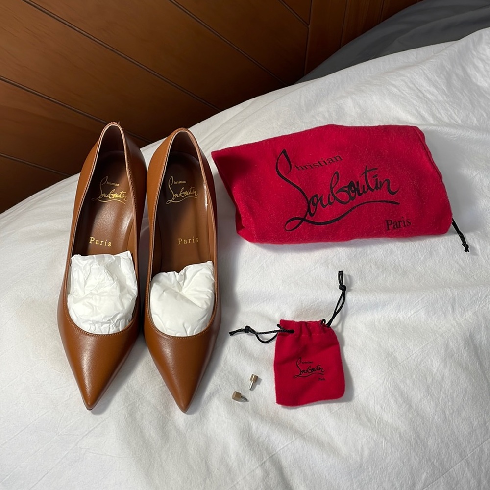 *SOLD* NWOT Louboutin Kate 85 brown nappa leather size 36 w heel caps & dust bag